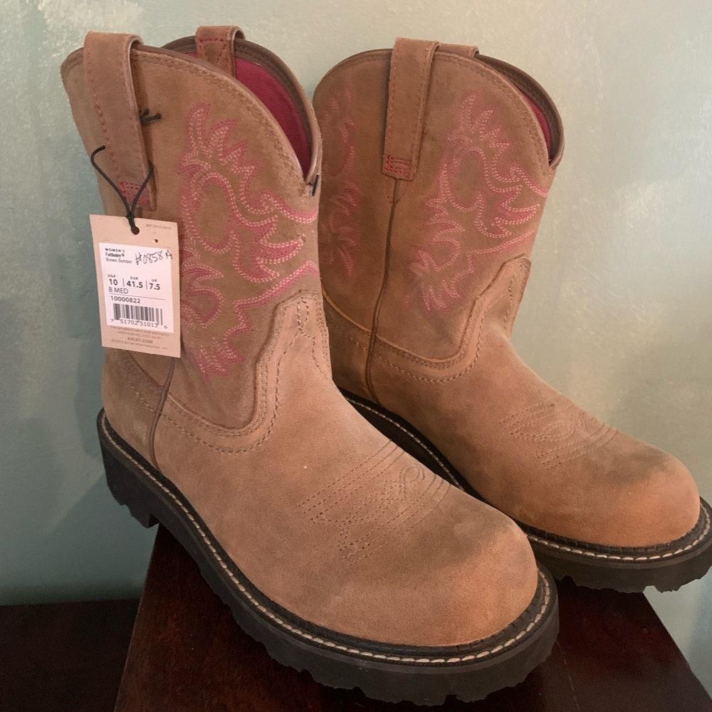 Lovely Women's Ariat Brown Suede Rugged Boots with Sturdy Sole Size 10